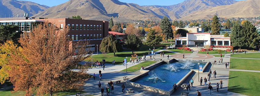 Wenatchee Valley College commons during summer with the fountain running,.